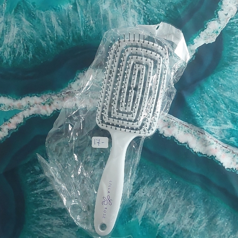LILLA ROSE White Hairbrush